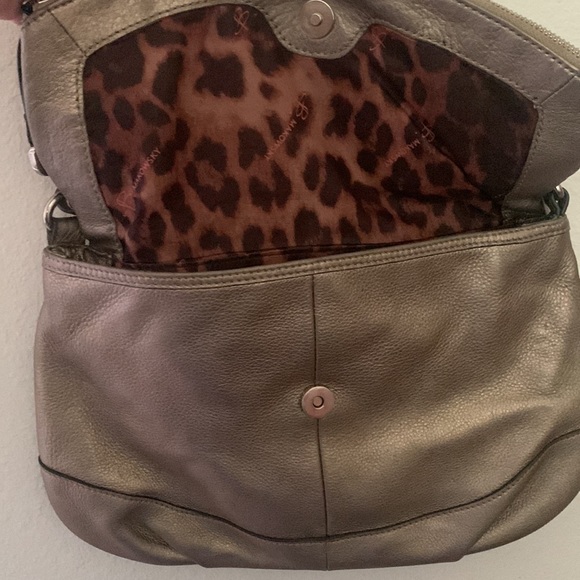 Silver leather B. Makowsky purse - Picture 3 of 5